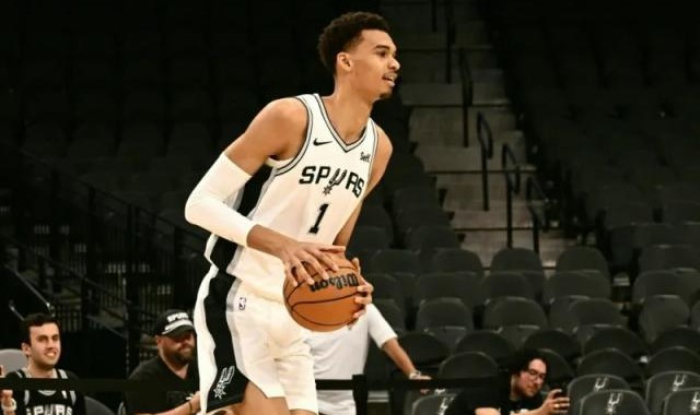 开云体育线上网站-进攻端还差得多！高管眼中文班亚马难和KD相提并论