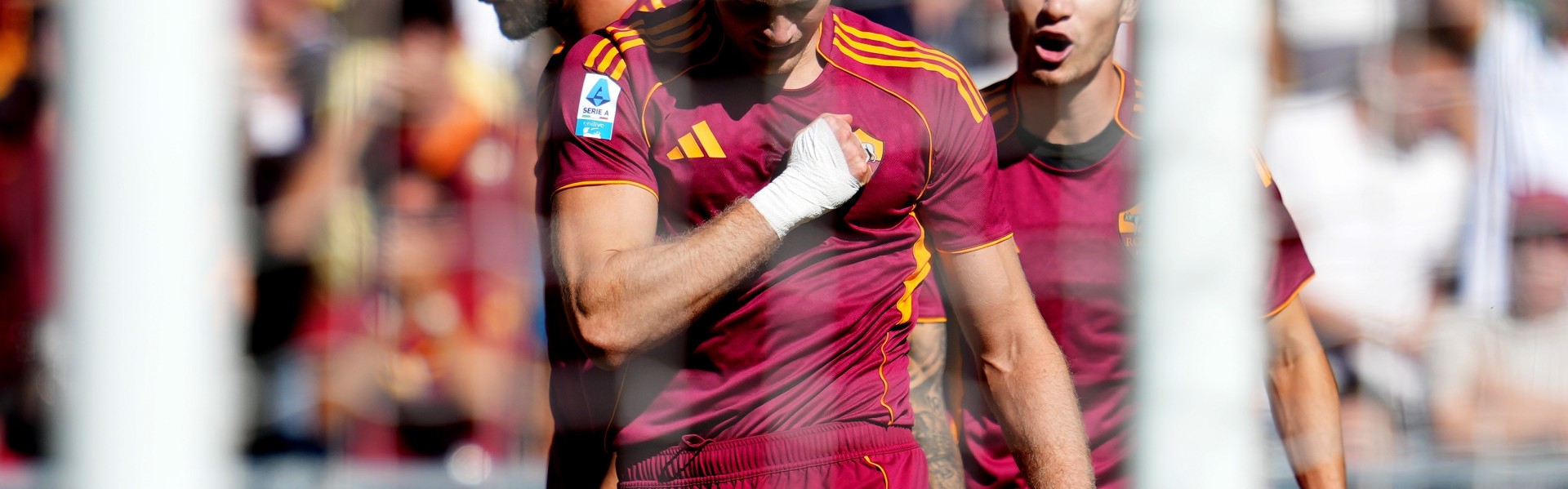 开云体育官方-记者：多夫比克因伤将缺席约两个月，冬窗离开罗马事宜变得复杂